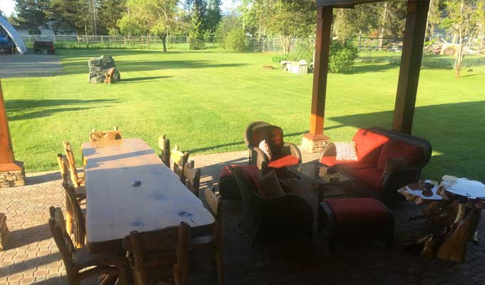 Covered guesthouse patio and lawn seating area